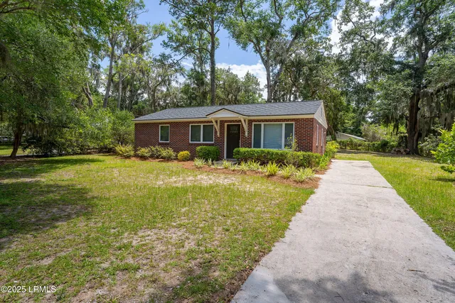 $2,100 | 1904 Park Avenue, Beaufort, SC 29902