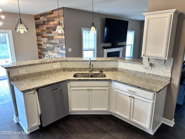 $360,000 | 820 Tuscarora Trail, Jacksonville, NC 28546