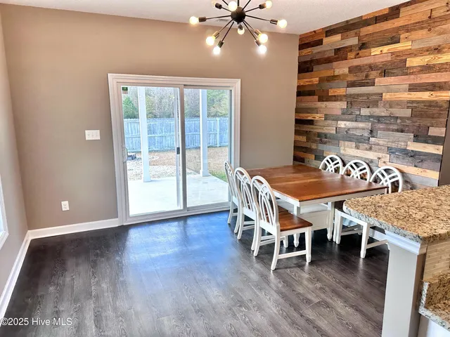 $360,000 | 820 Tuscarora Trail, Jacksonville, NC 28546