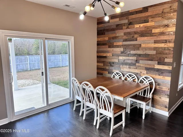 $360,000 | 820 Tuscarora Trail, Jacksonville, NC 28546