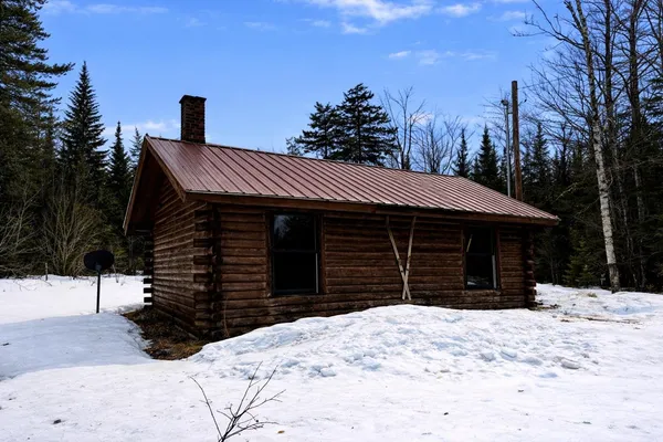 $198,500 | 975 Newark Pond Road, Newark, VT 05871