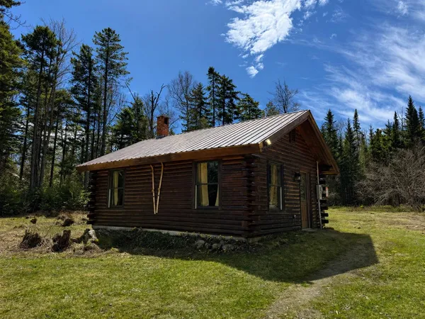 $198,500 | 975 Newark Pond Road, Newark, VT 05871