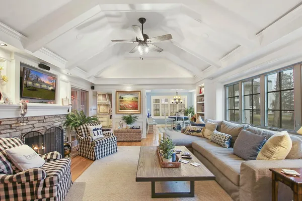 $10,000 | 642 Agaming Road, Fontana, WI 53125