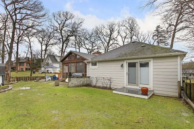 $10,000 | 642 Agaming Road, Fontana, WI 53125