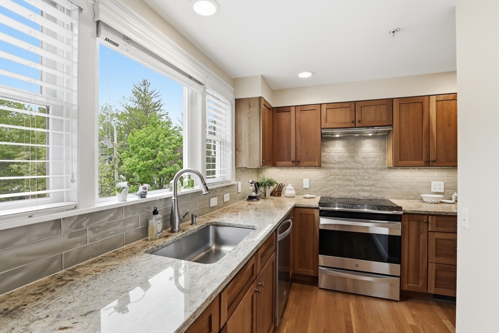 6 Safford Street, Unit 2 Ipswich, MA 01938 - Photo 2 of 35