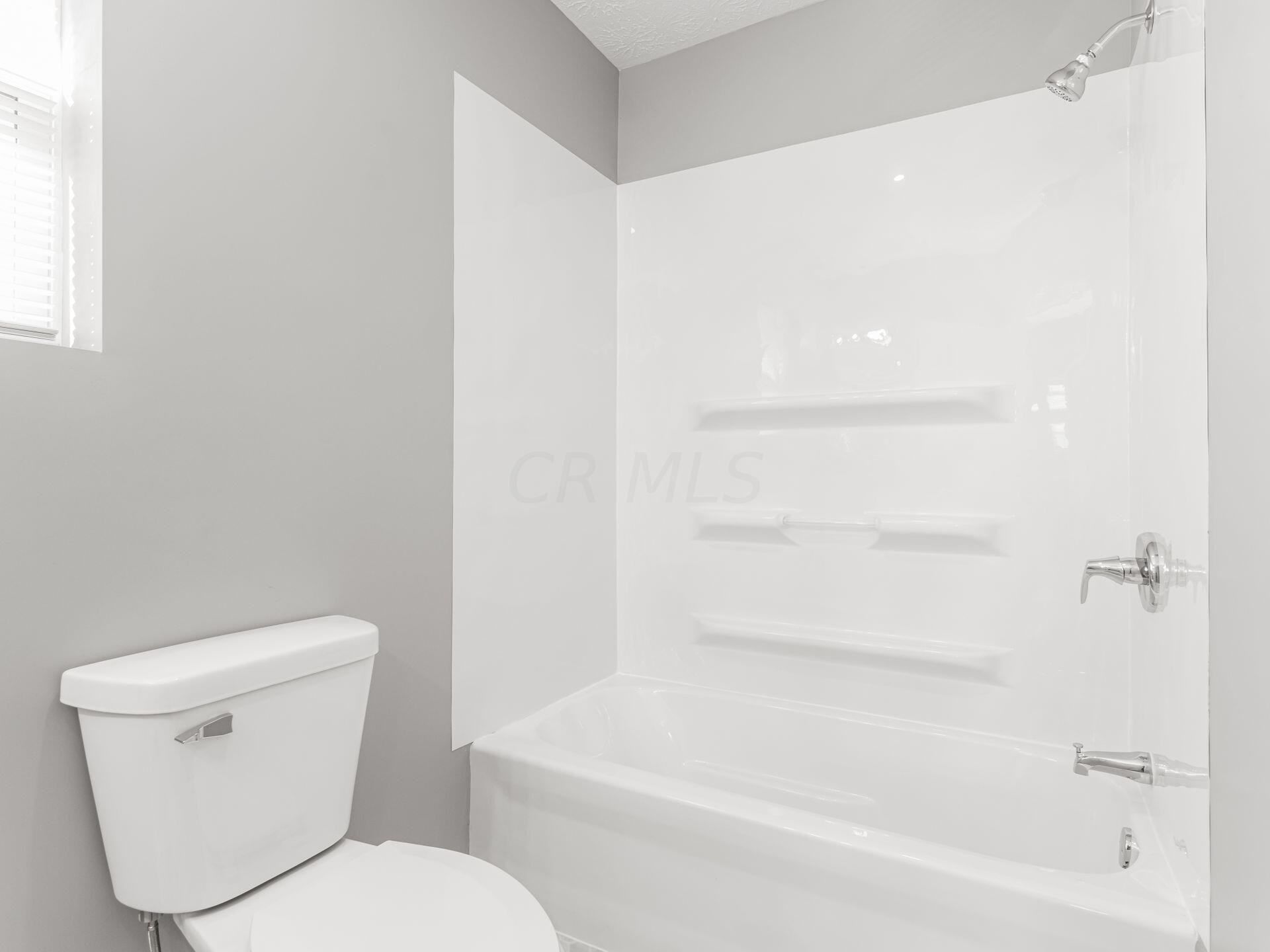 2318 Ridgeway Avenue Columbus, OH 43219 - Photo 19 of 29 Full Bath upstairs