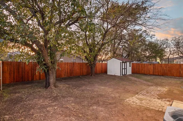 $250,000 | 305 South Main Street, Venus, TX 76084