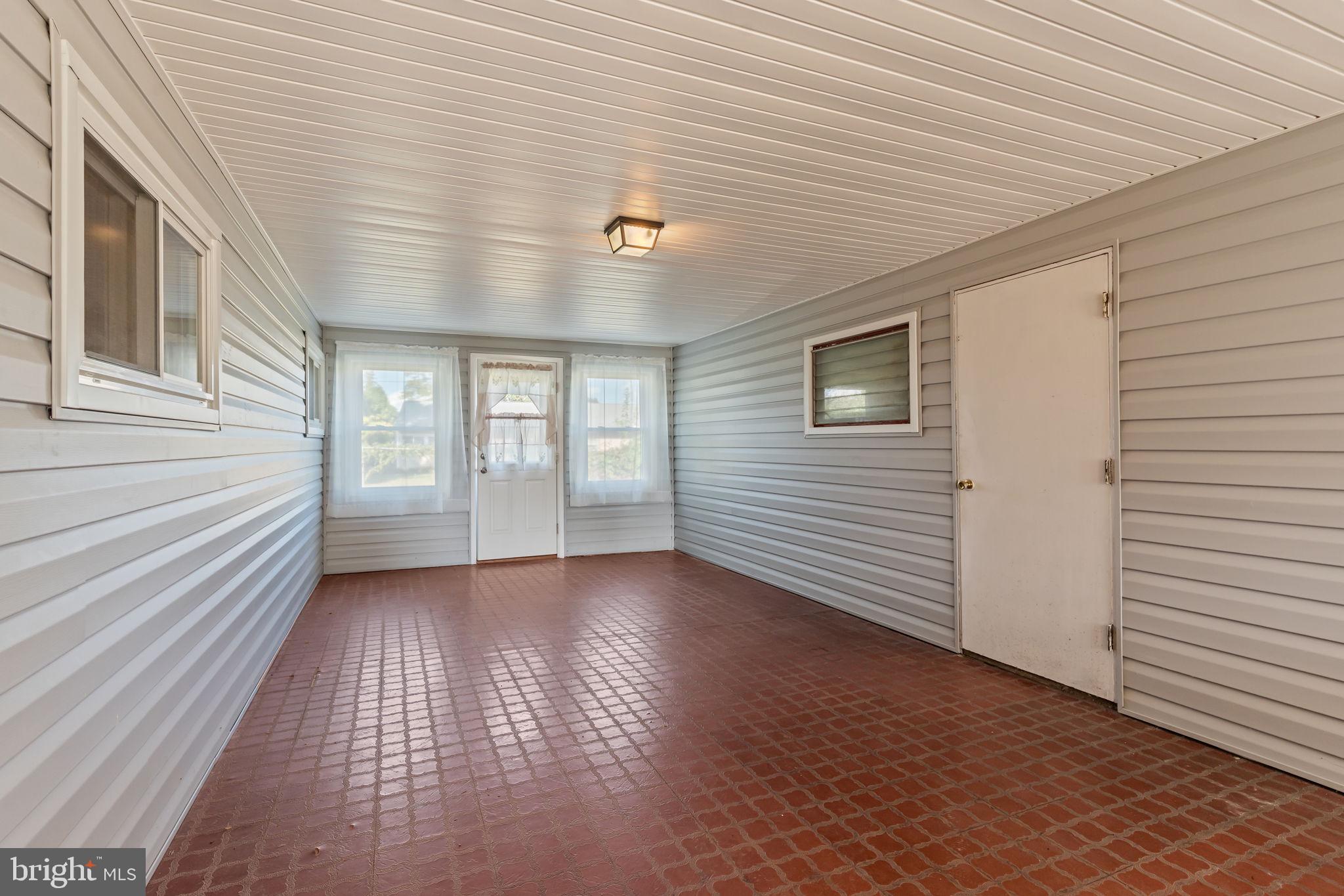 3 season room
