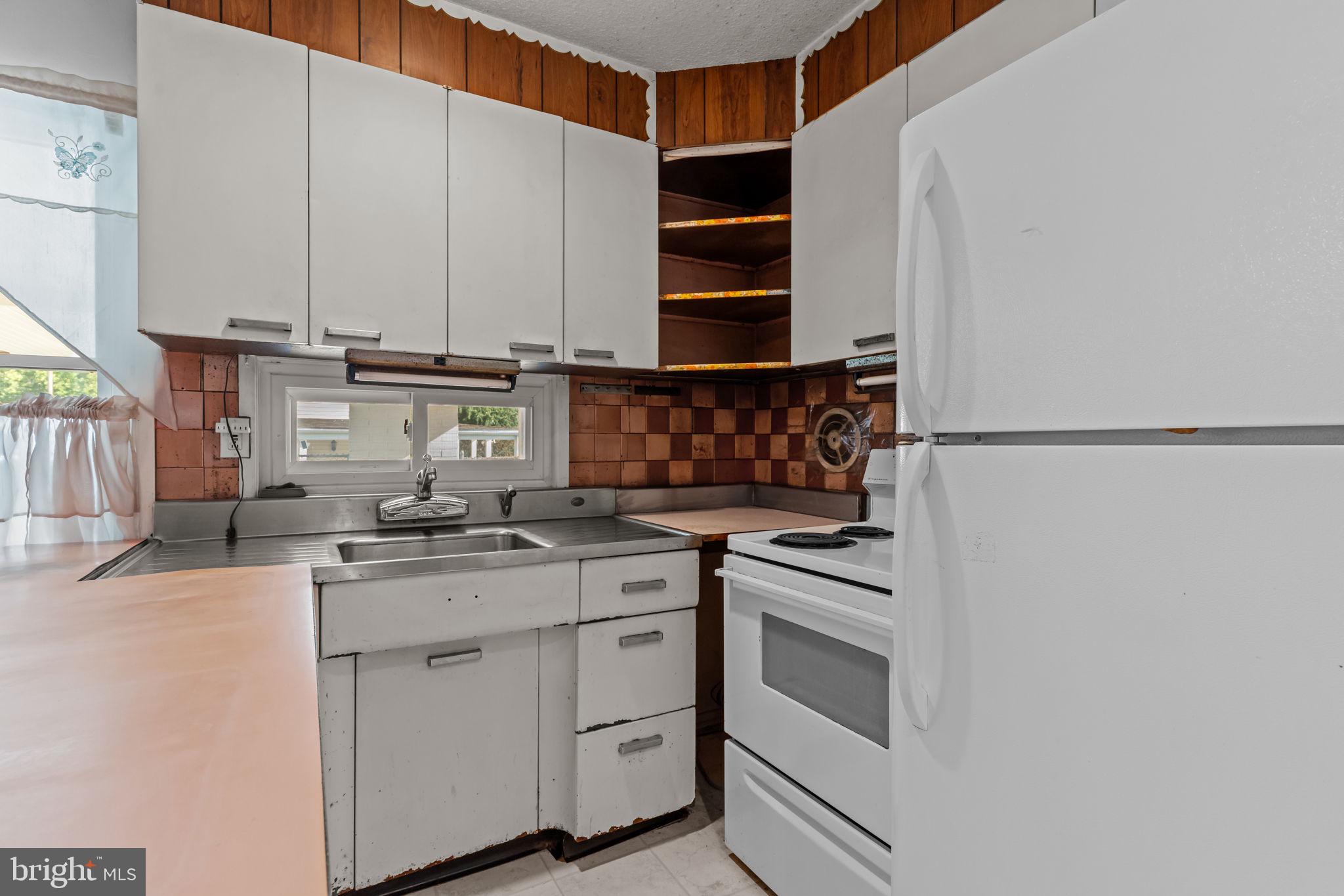 14 Vista Road Levittown, PA 19057 - Photo 9 of 26 Kitchen