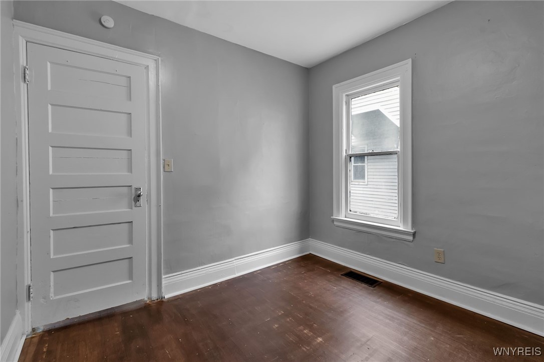 481 7th Street Buffalo, NY 14201 - Photo 13 of 42