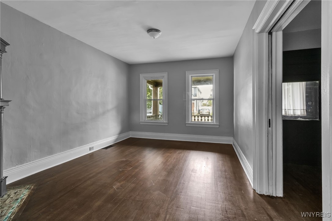 481 7th Street Buffalo, NY 14201 - Photo 4 of 42