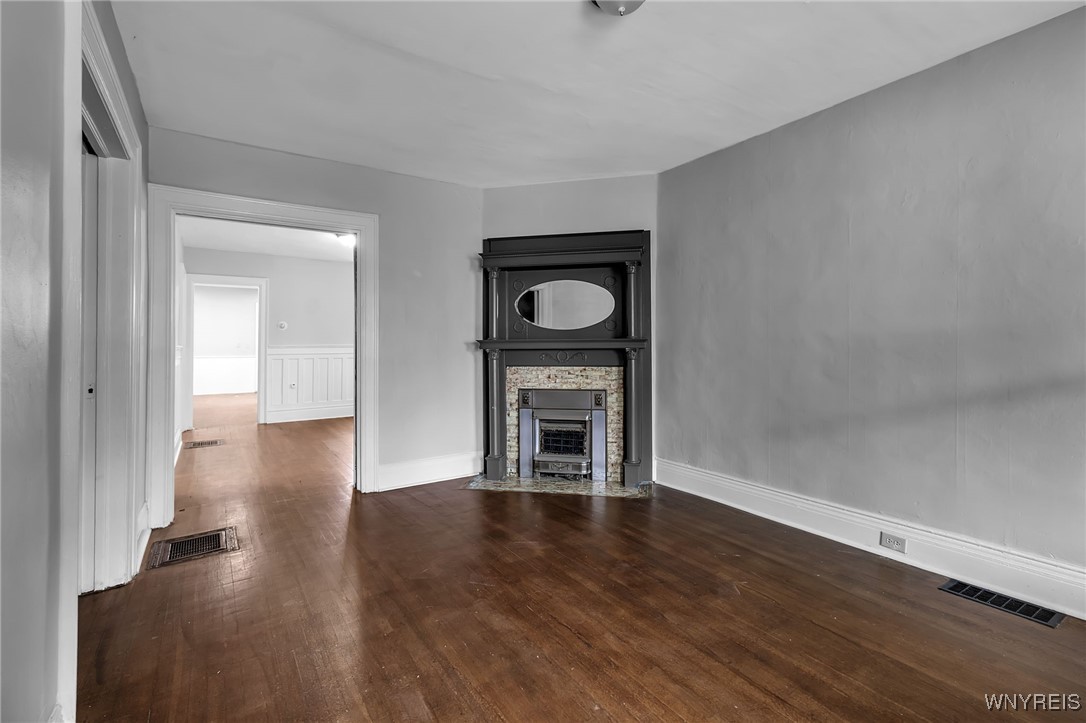 481 7th Street Buffalo, NY 14201 - Photo 5 of 42