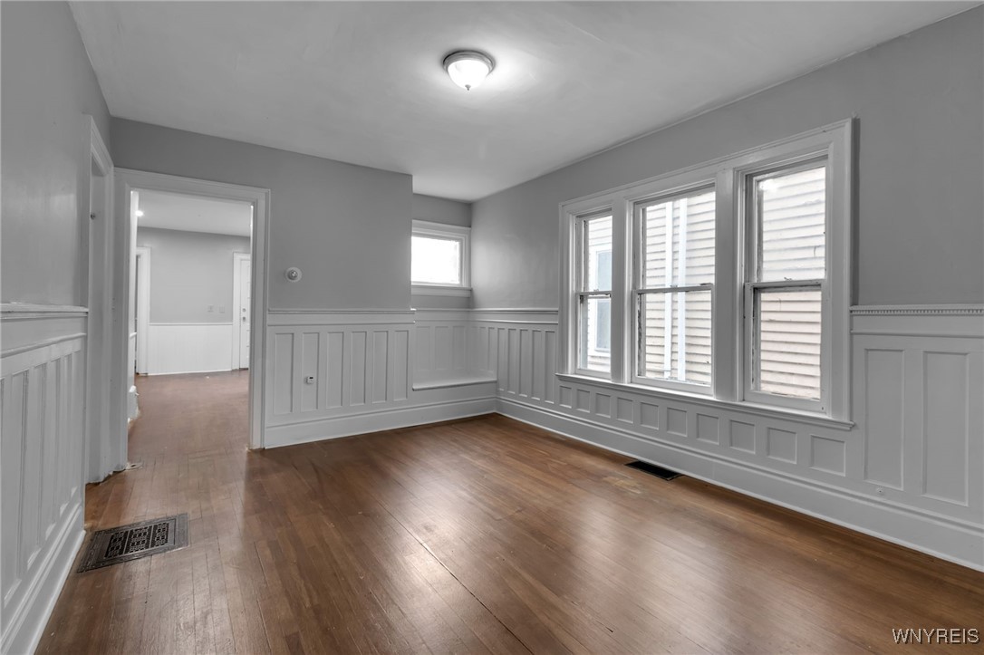 481 7th Street Buffalo, NY 14201 - Photo 6 of 42