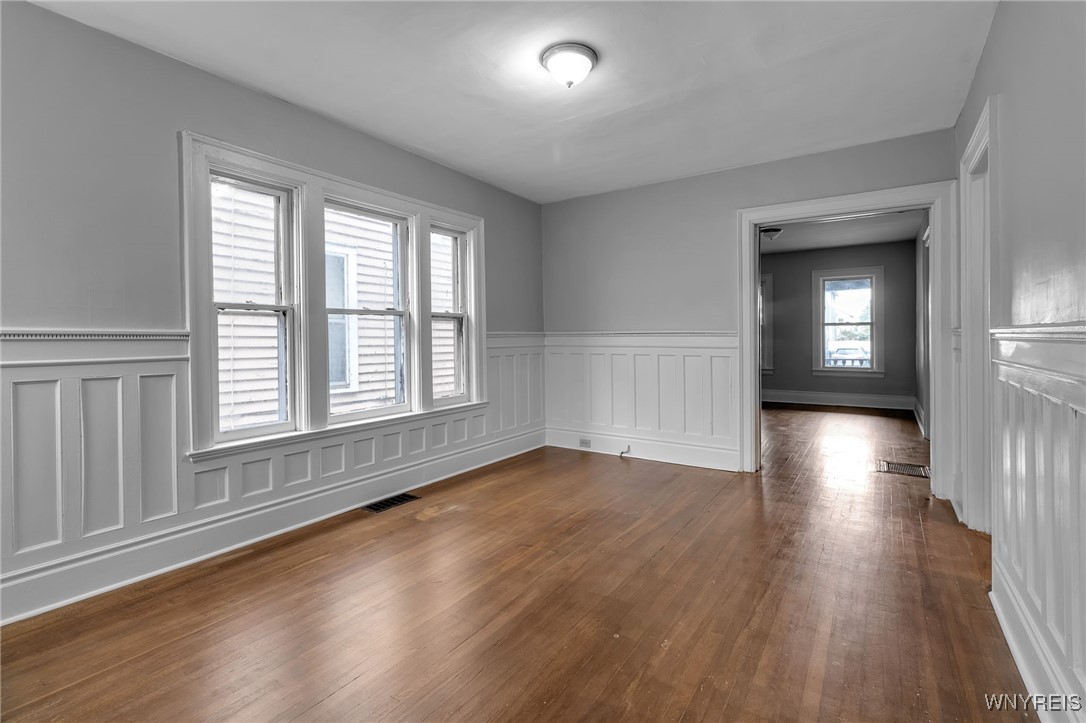 481 7th Street Buffalo, NY 14201 - Photo 7 of 42