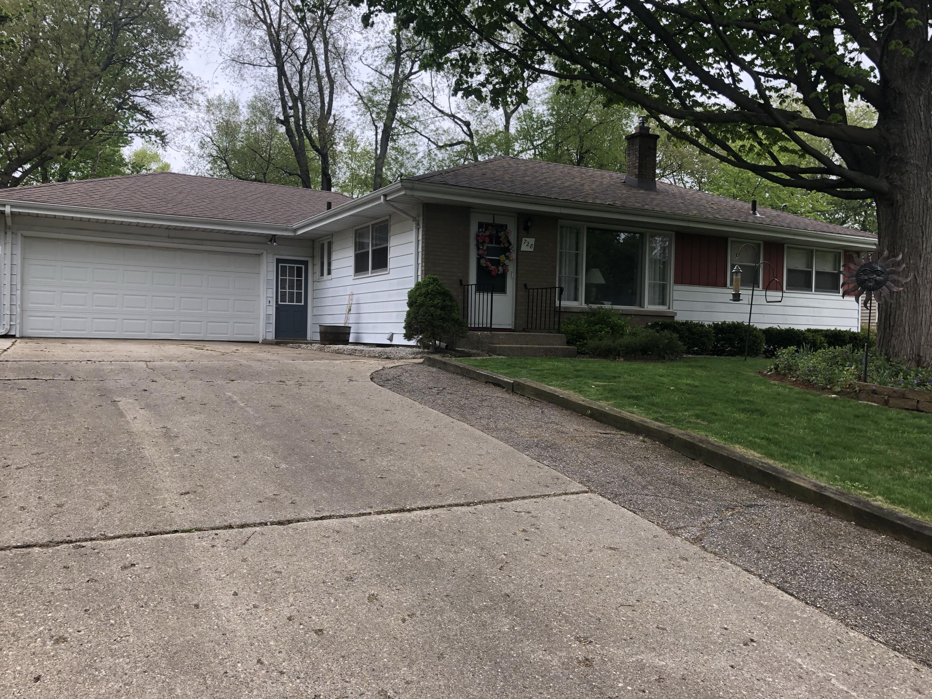 728 Piccadilly Road Kalamazoo, MI 49006 - Photo 2 of 11 IMG_0773