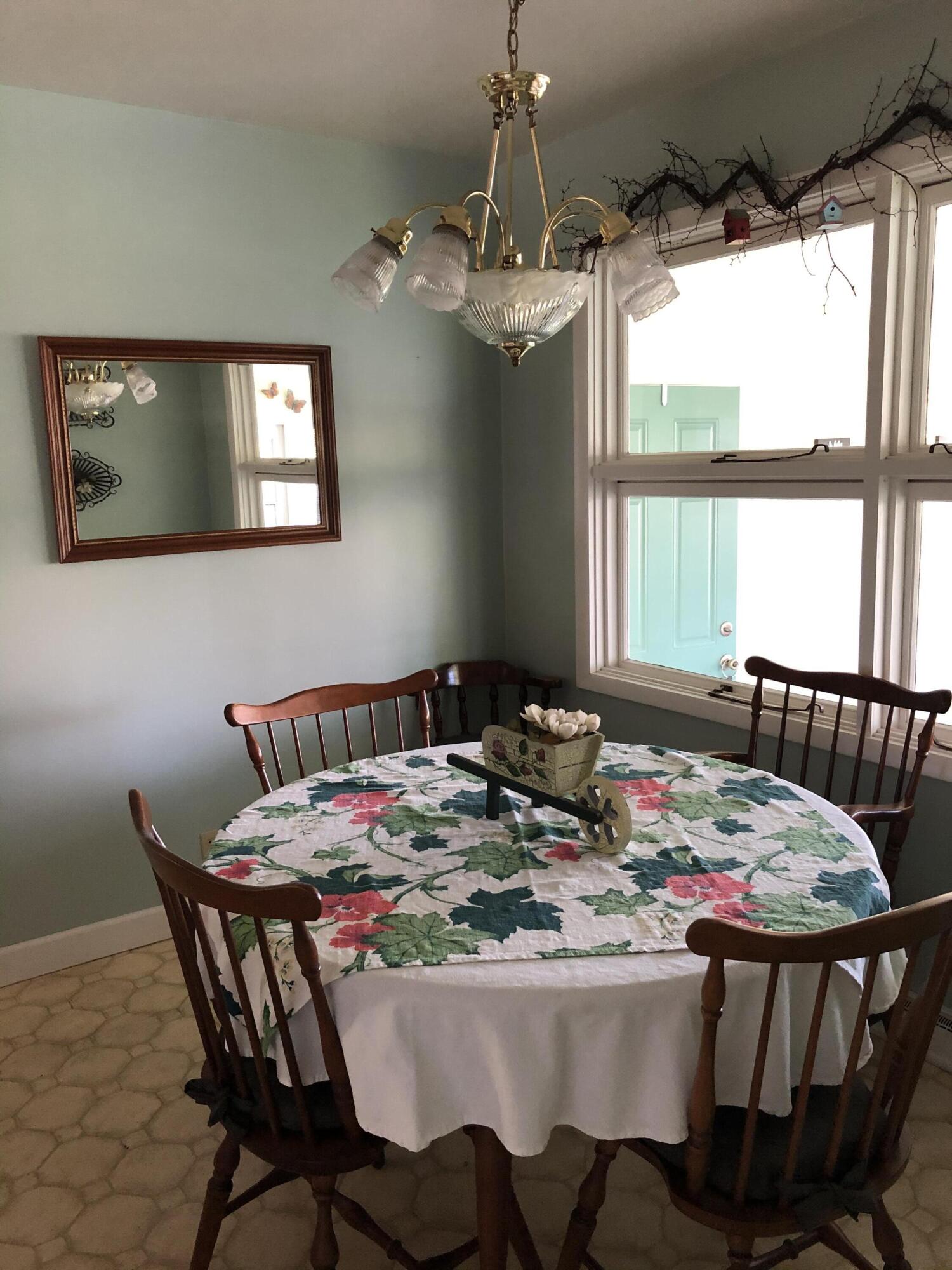 728 Piccadilly Road Kalamazoo, MI 49006 - Photo 5 of 11 IMG_1309