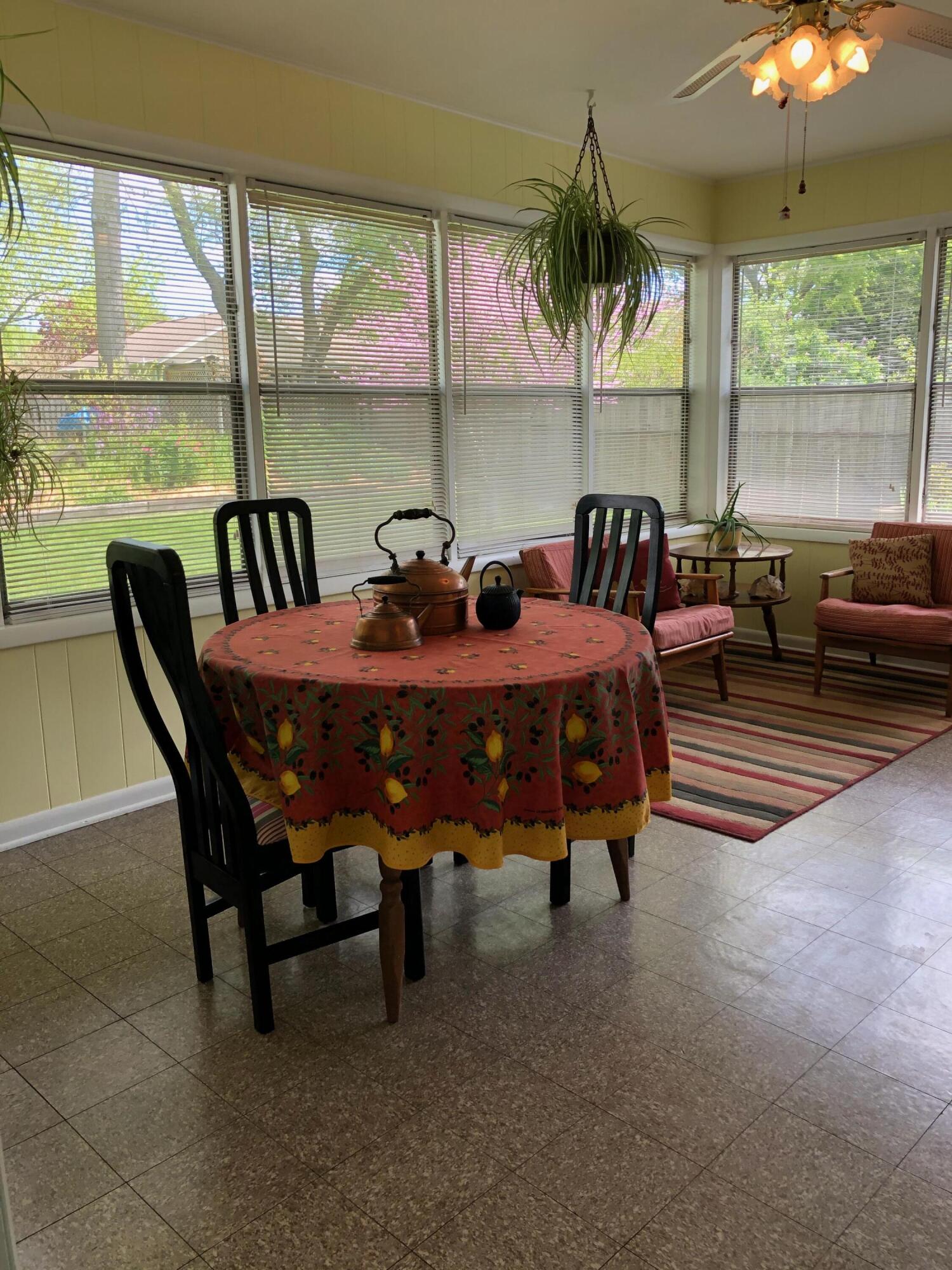 728 Piccadilly Road Kalamazoo, MI 49006 - Photo 6 of 11 Four Season