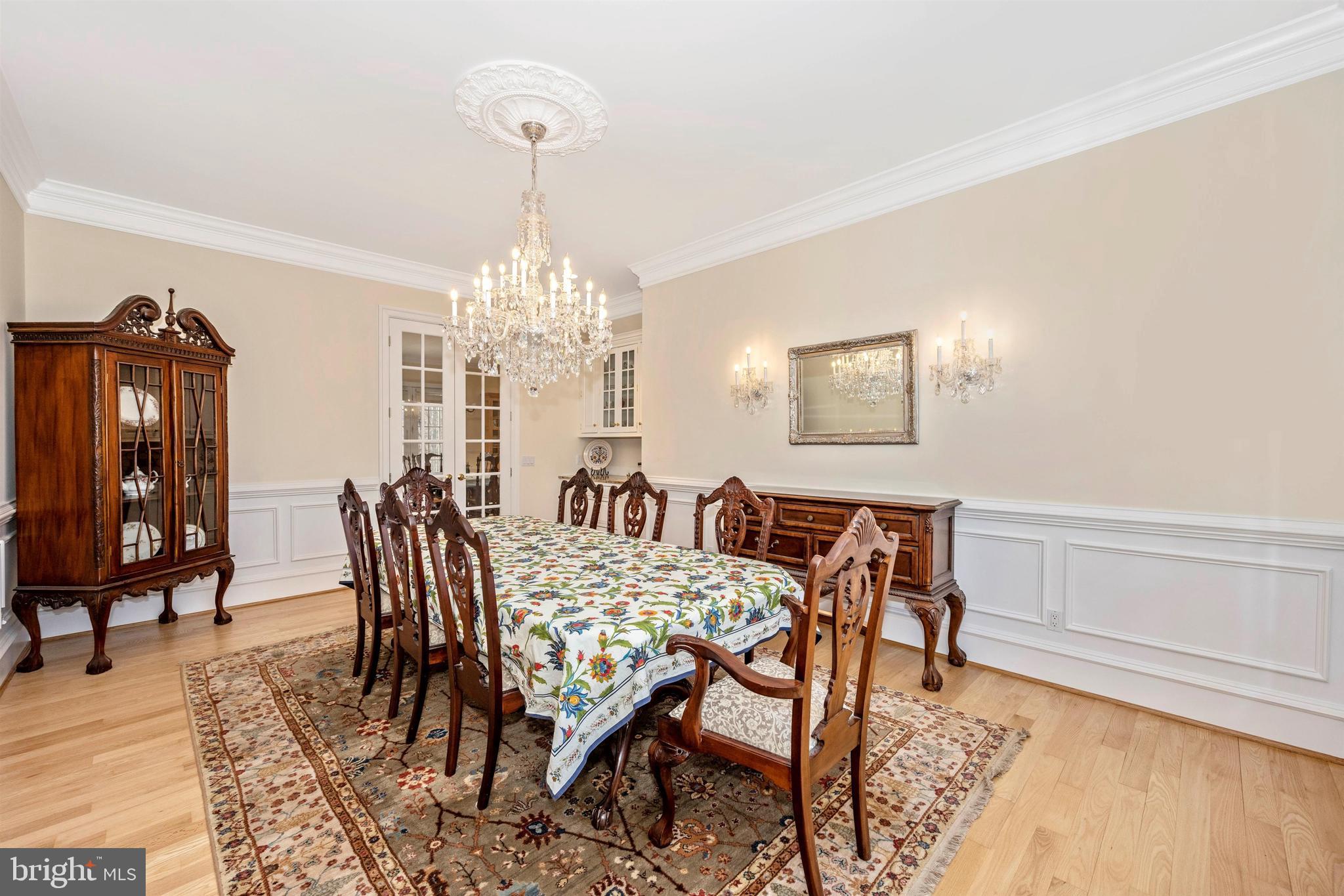 11340 Albermyrtle Road Potomac, MD 20854 - Photo 3 of 42 Dining Room Schonbek Chandelier w/Stauss Crystal