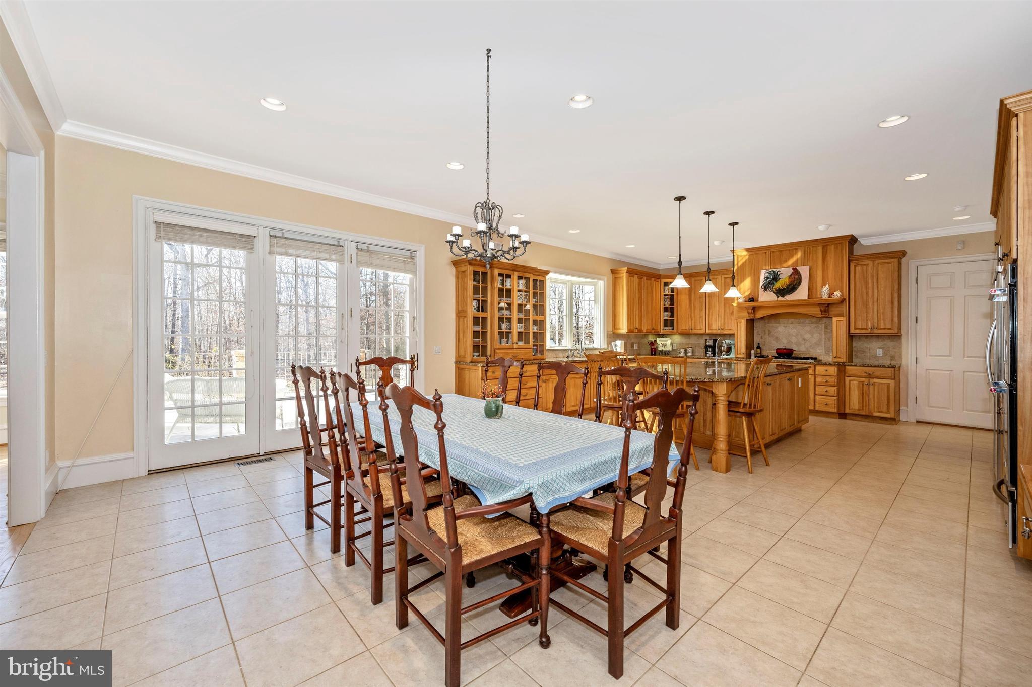 11340 Albermyrtle Road Potomac, MD 20854 - Photo 6 of 42 Table Space Kitchen