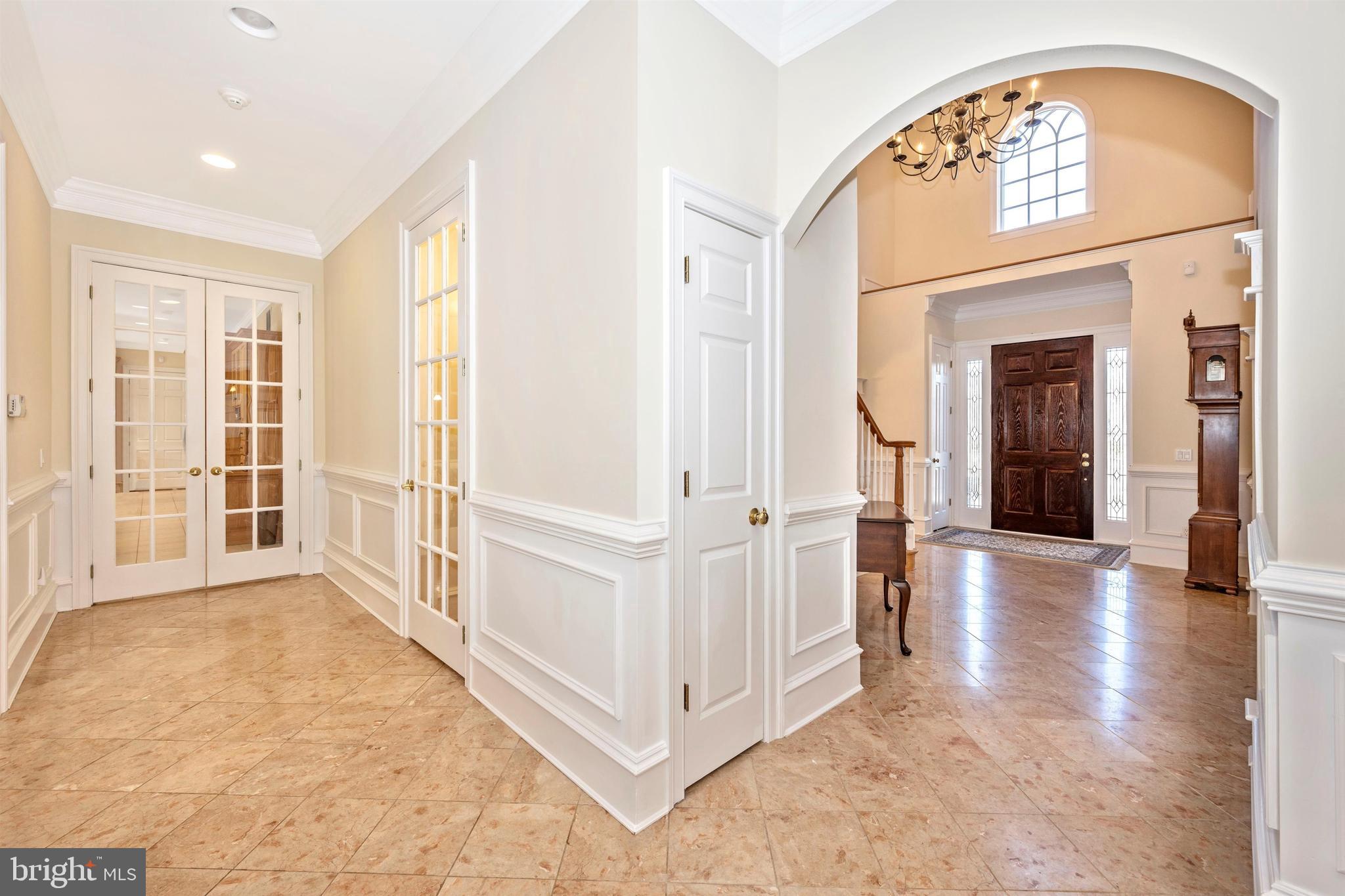11340 Albermyrtle Road Potomac, MD 20854 - Photo 10 of 42 Foyer and hall