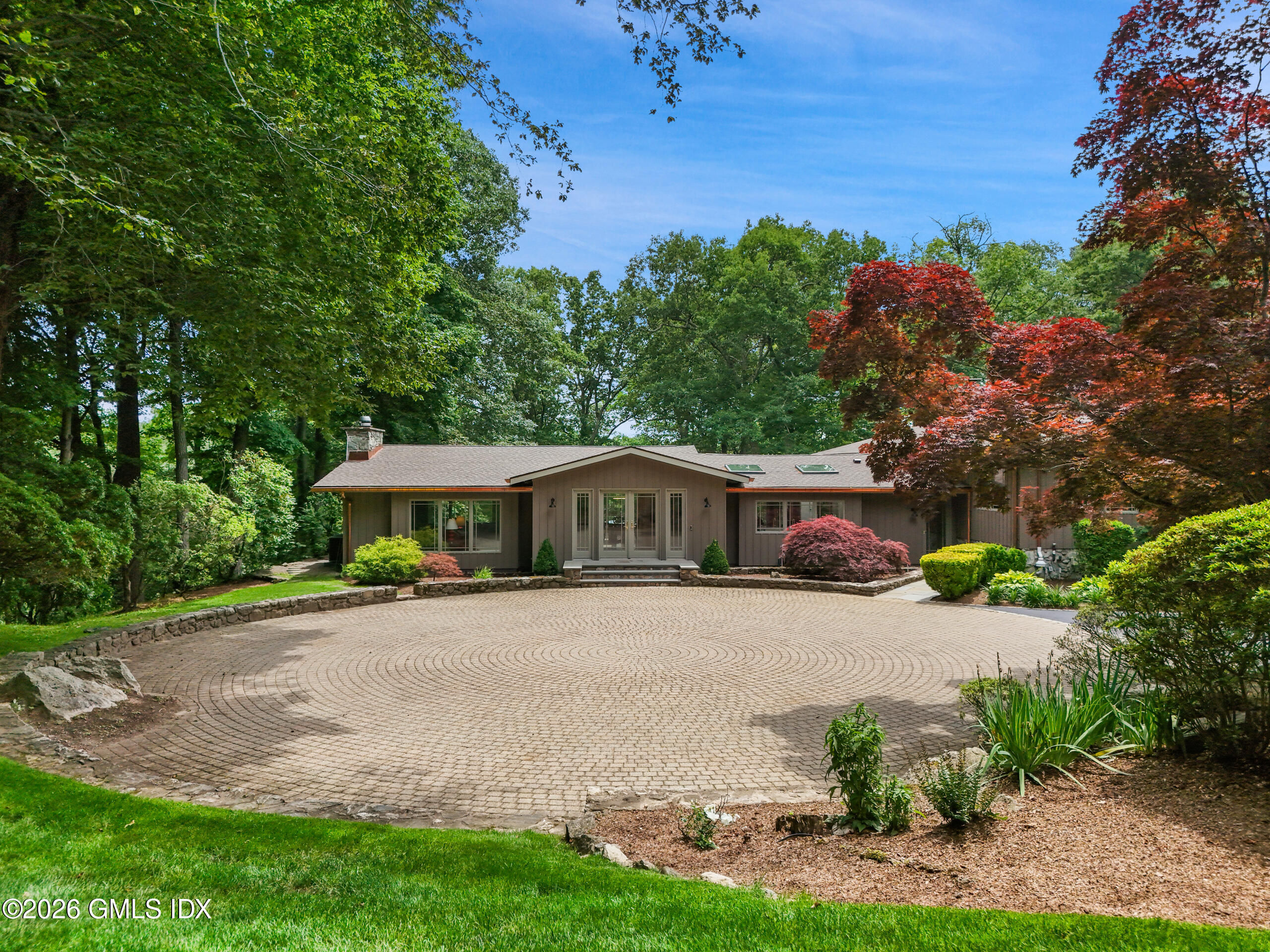 35 Wilshire Road Greenwich, CT 06831 - Photo 2 of 32 35 Wilshire