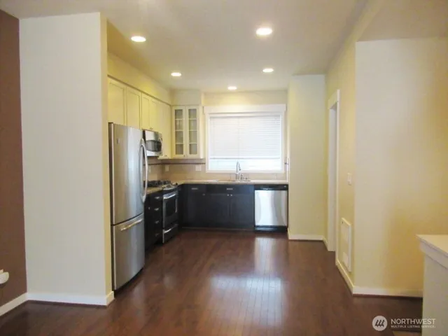 $3,600 | 421 Federal Avenue East, Seattle, WA 98102