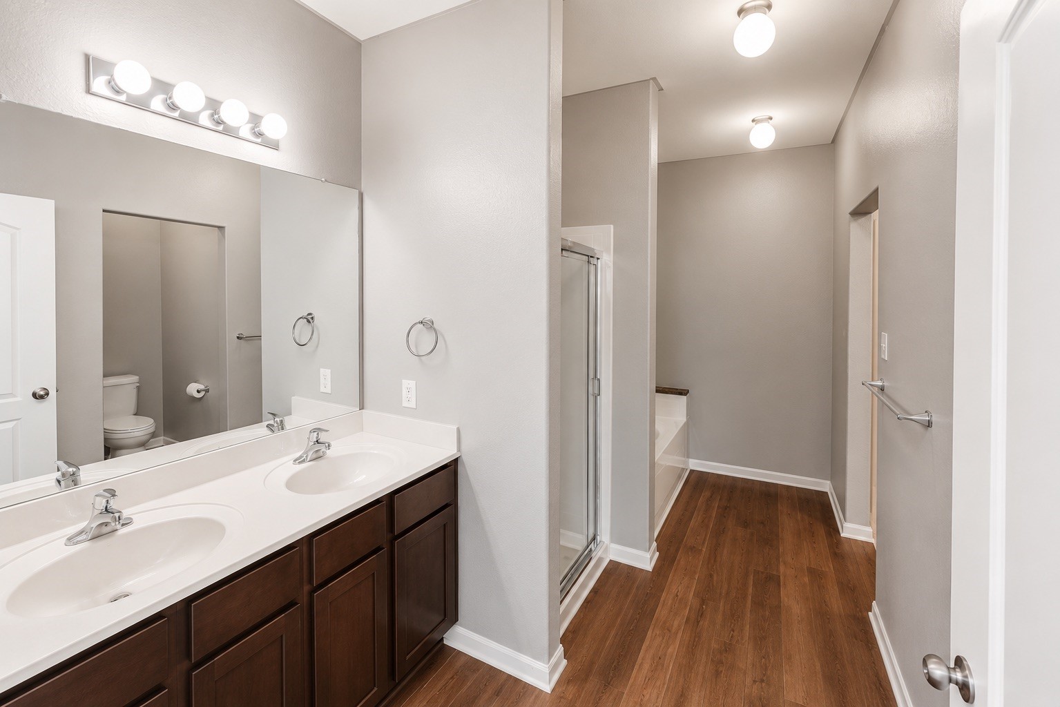 9427 Ruby Mist Drive Rosharon, TX 77583 - Photo 12 of 30 Primary Bathroom