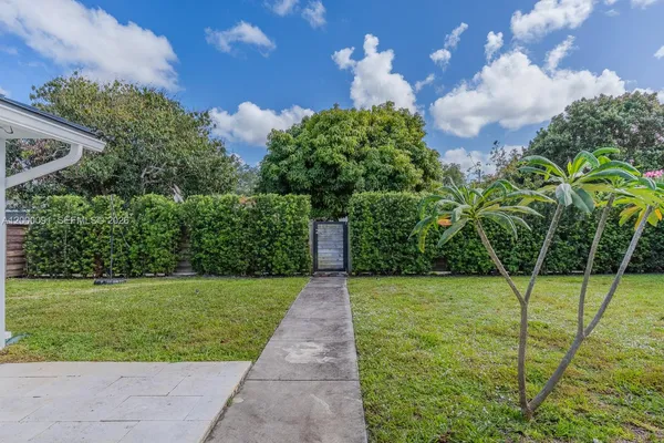 $5,000 | 5012 Grant Street, Hollywood, FL 33021