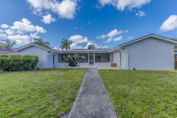 $5,000 | 5012 Grant Street, Hollywood, FL 33021