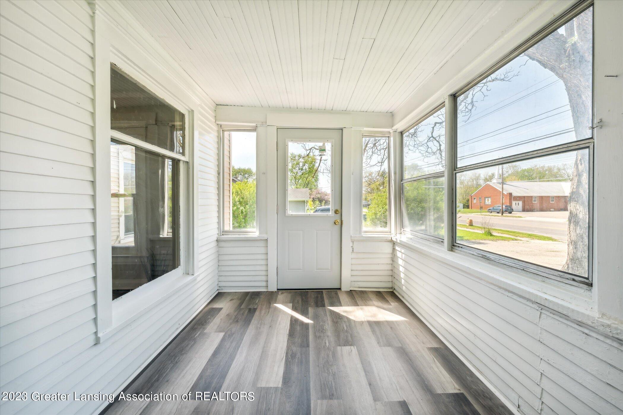 1915 West Jolly Road Lansing, MI 48910 - Photo 33 of 41 Front Porch