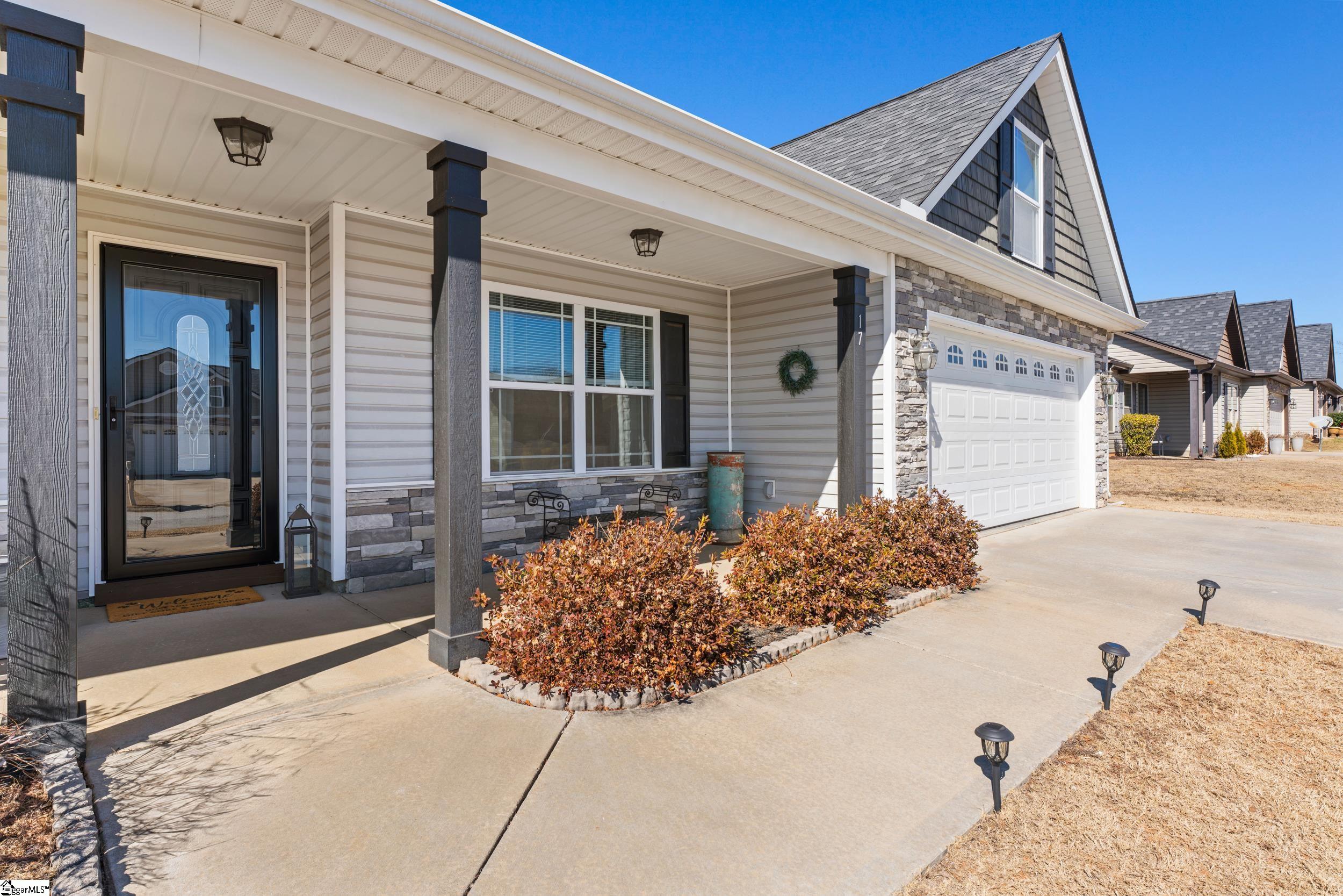 17 Robin Drive Anderson, SC 29626 - Photo 3 of 40