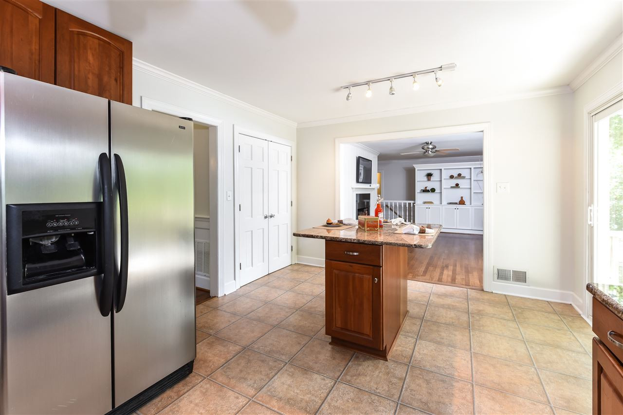 5403 Springfield Drive Raleigh, NC 27609 - Photo 10 of 25 Kitchen