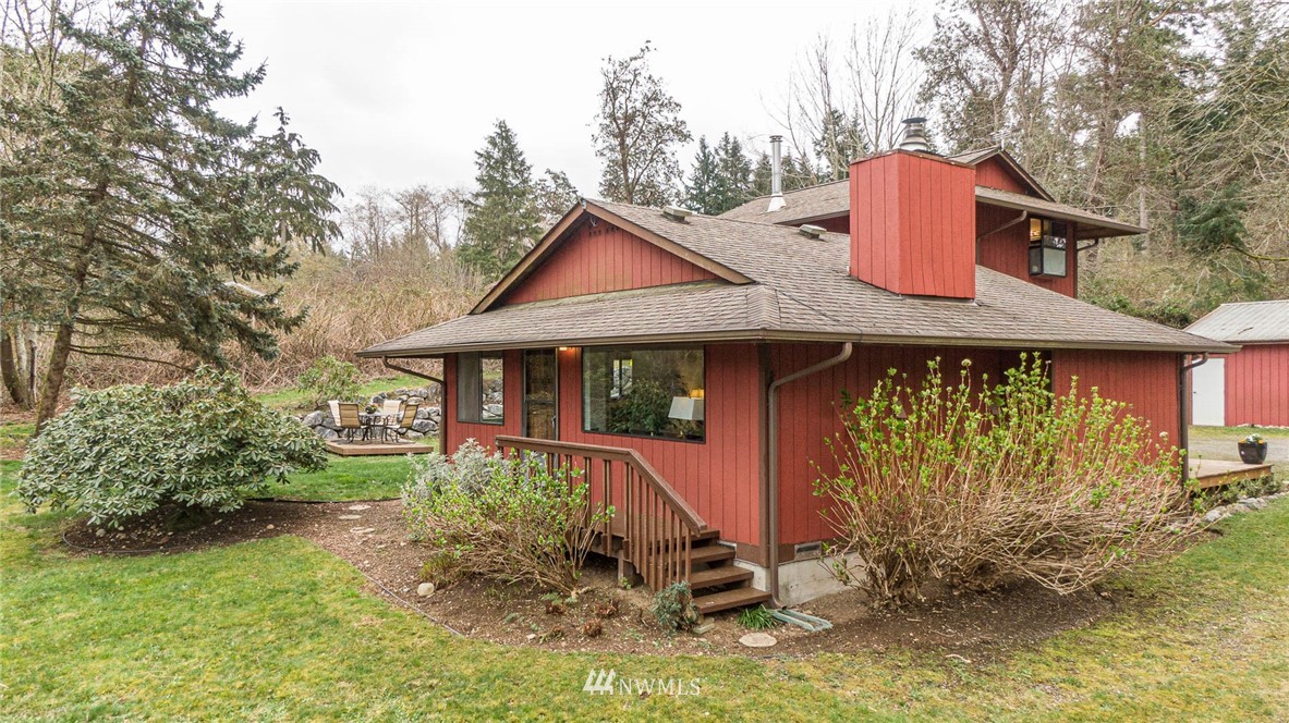 6433 Southwest Luana Beach Road Vashon, WA 98070 - Photo 1 of 37 Gallery Image 1