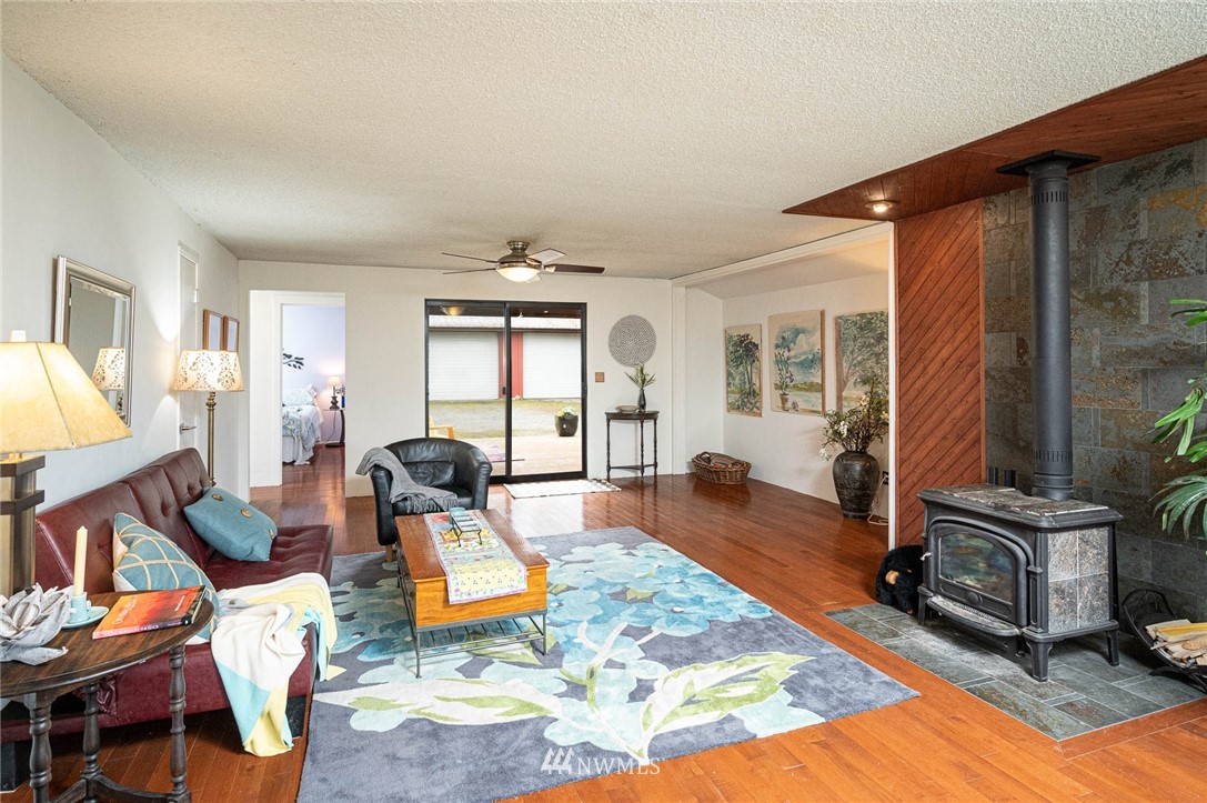 6433 Southwest Luana Beach Road Vashon, WA 98070 - Photo 17 of 37 Gallery Image 17