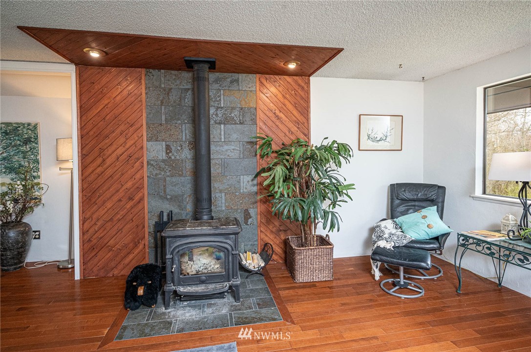 6433 Southwest Luana Beach Road Vashon, WA 98070 - Photo 18 of 37 Gallery Image 18