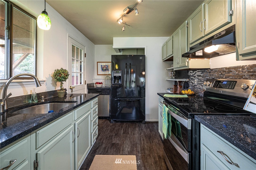 6433 Southwest Luana Beach Road Vashon, WA 98070 - Photo 21 of 37 Gallery Image 21