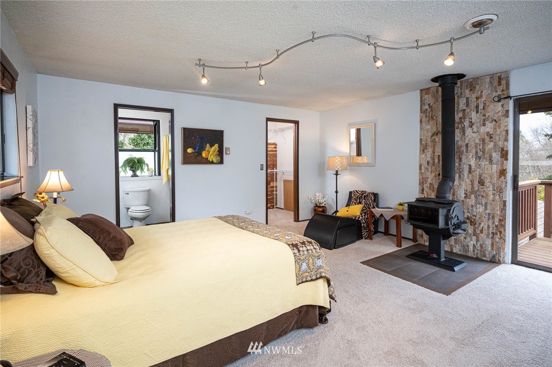 6433 Southwest Luana Beach Road Vashon, WA 98070 - Photo 23 of 37 Gallery Image 23