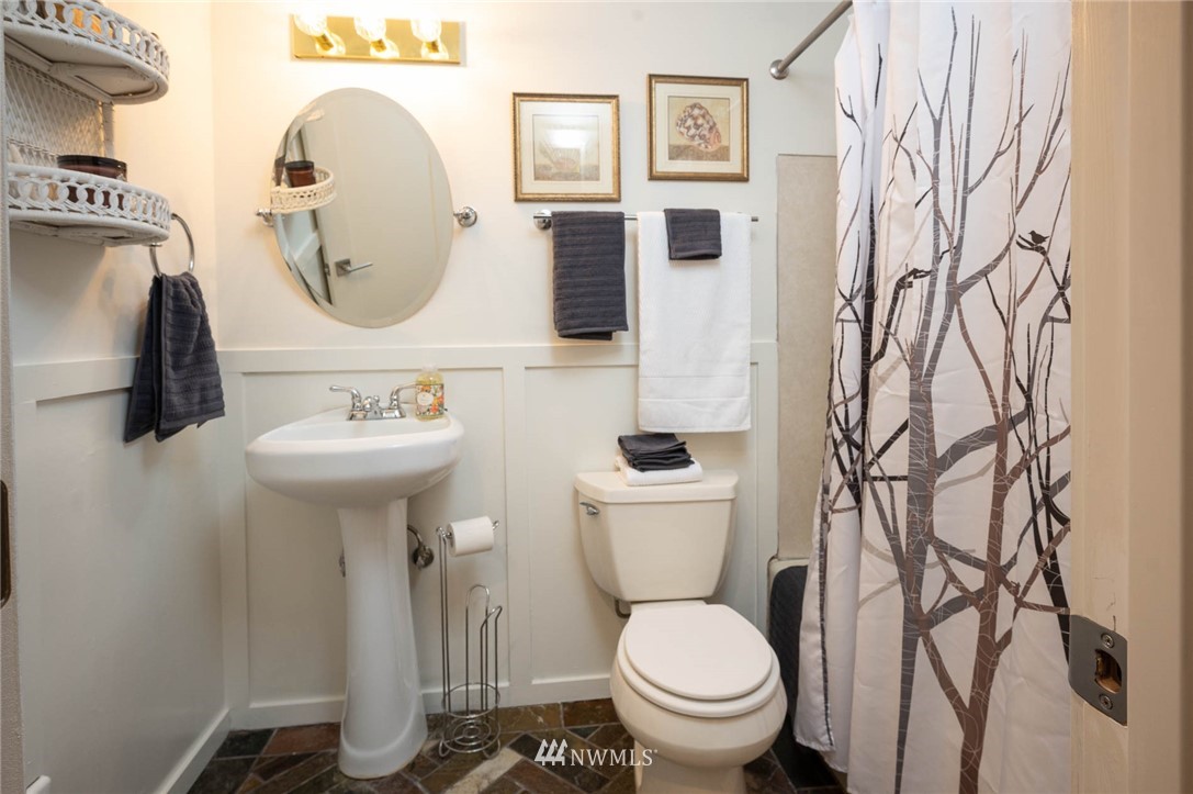 6433 Southwest Luana Beach Road Vashon, WA 98070 - Photo 28 of 37 Gallery Image 28