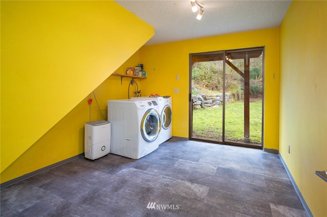 6433 Southwest Luana Beach Road Vashon, WA 98070 - Photo 29 of 37 Gallery Image 29
