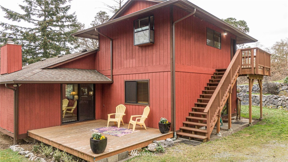 6433 Southwest Luana Beach Road Vashon, WA 98070 - Photo 4 of 37 Gallery Image 4