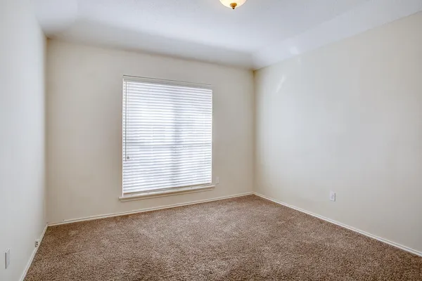 $1,800 | 142 North Utica Avenue, Lubbock, TX 79416