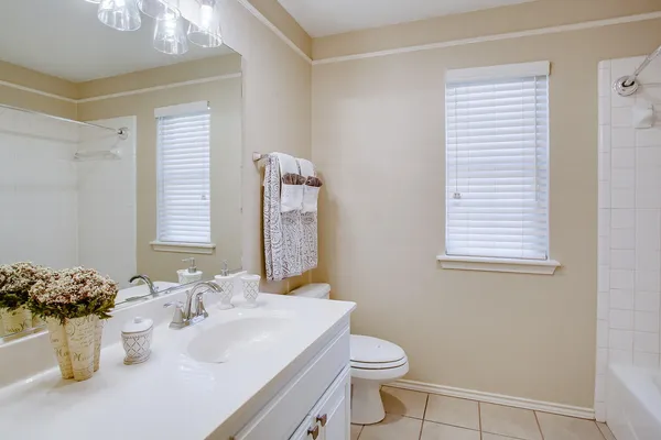 $1,800 | 142 North Utica Avenue, Lubbock, TX 79416