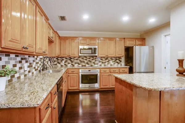 $1,800 | 142 North Utica Avenue, Lubbock, TX 79416