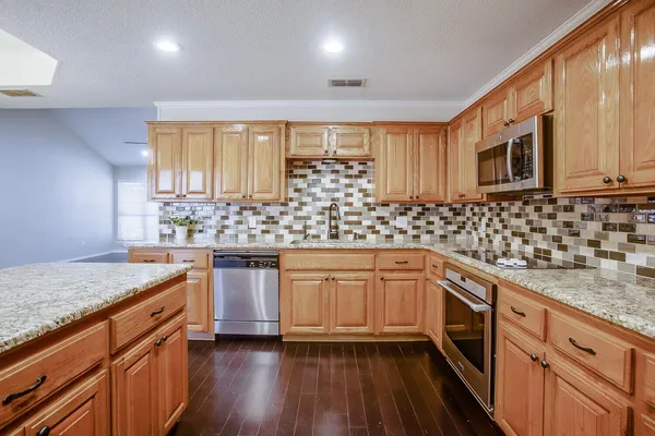 $1,800 | 142 North Utica Avenue, Lubbock, TX 79416