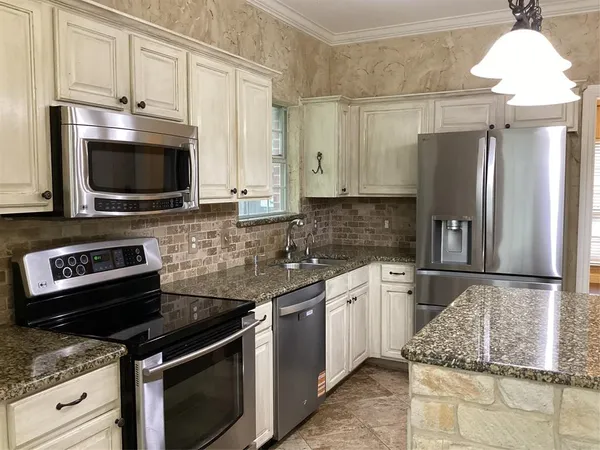 $2,895 | 7774 Park Downs Drive, Fort Worth, TX 76137