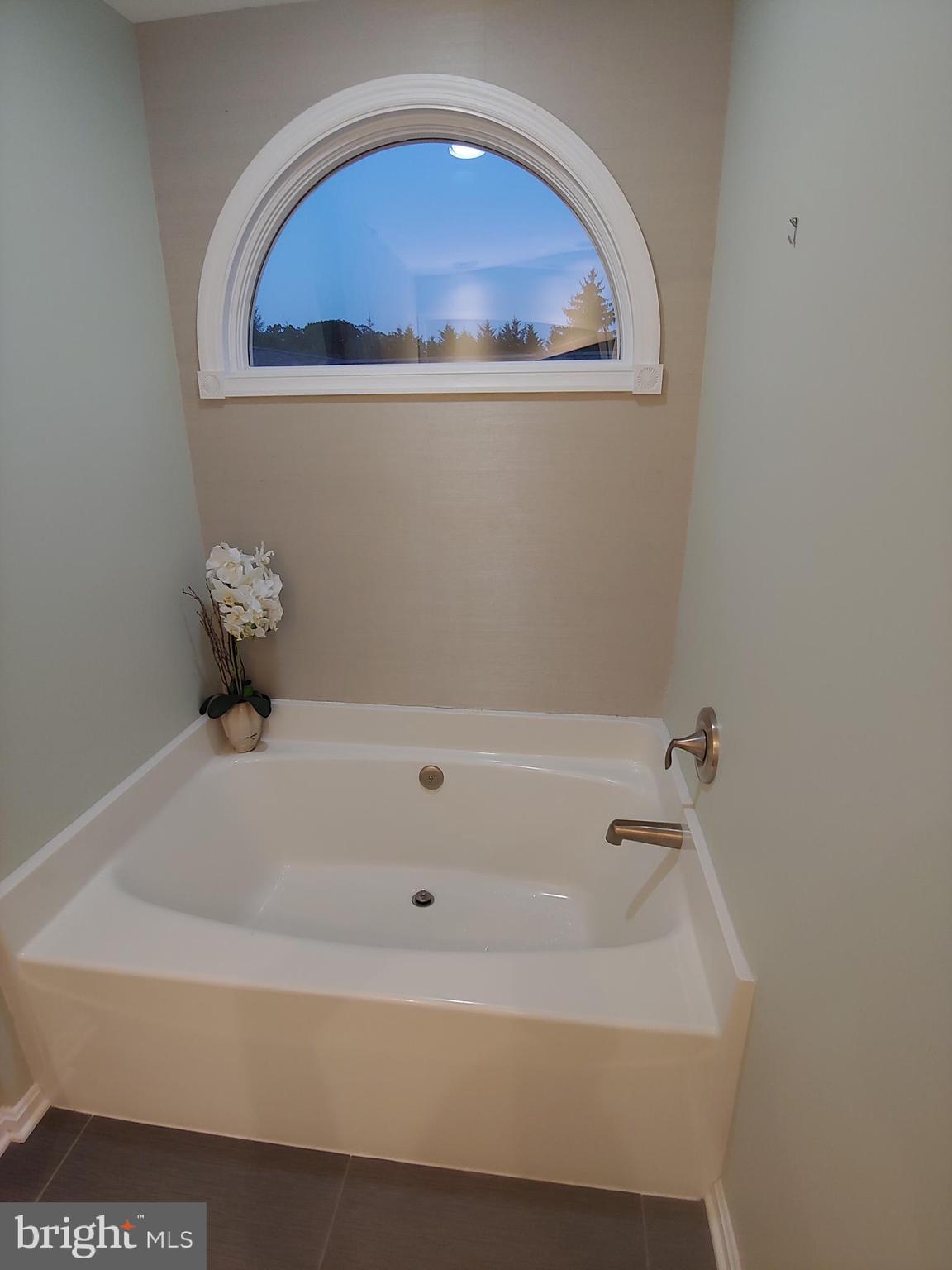 6 Roland Place Bel Air, MD 21014 - Photo 35 of 48 SOAKING TUB