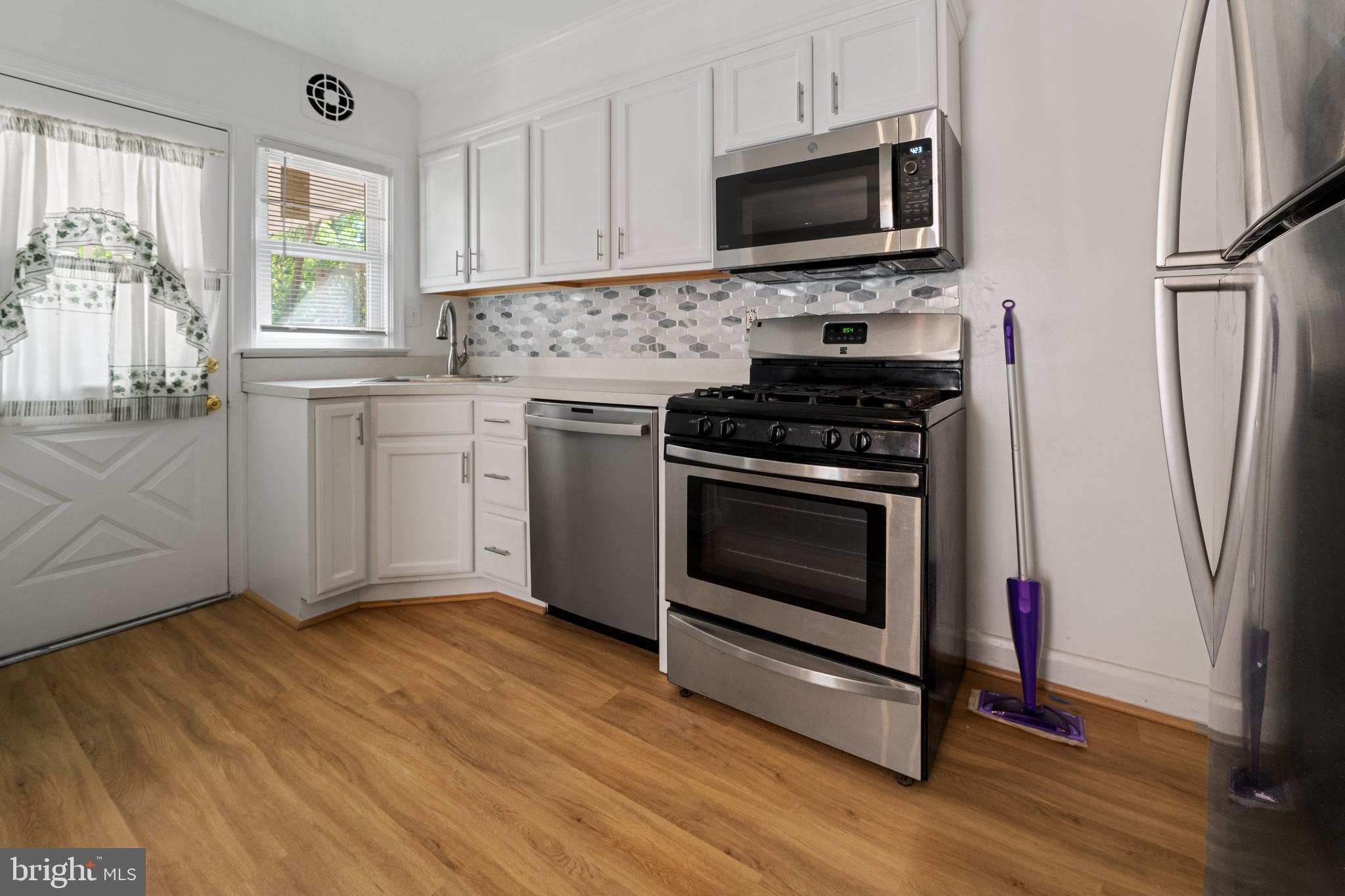 438 Grovethorn Road Middle River, MD 21220 - Photo 4 of 23
