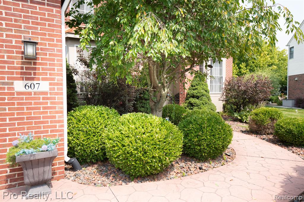607 Bliss Drive Rochester Hills, MI 48307 - Photo 4 of 40