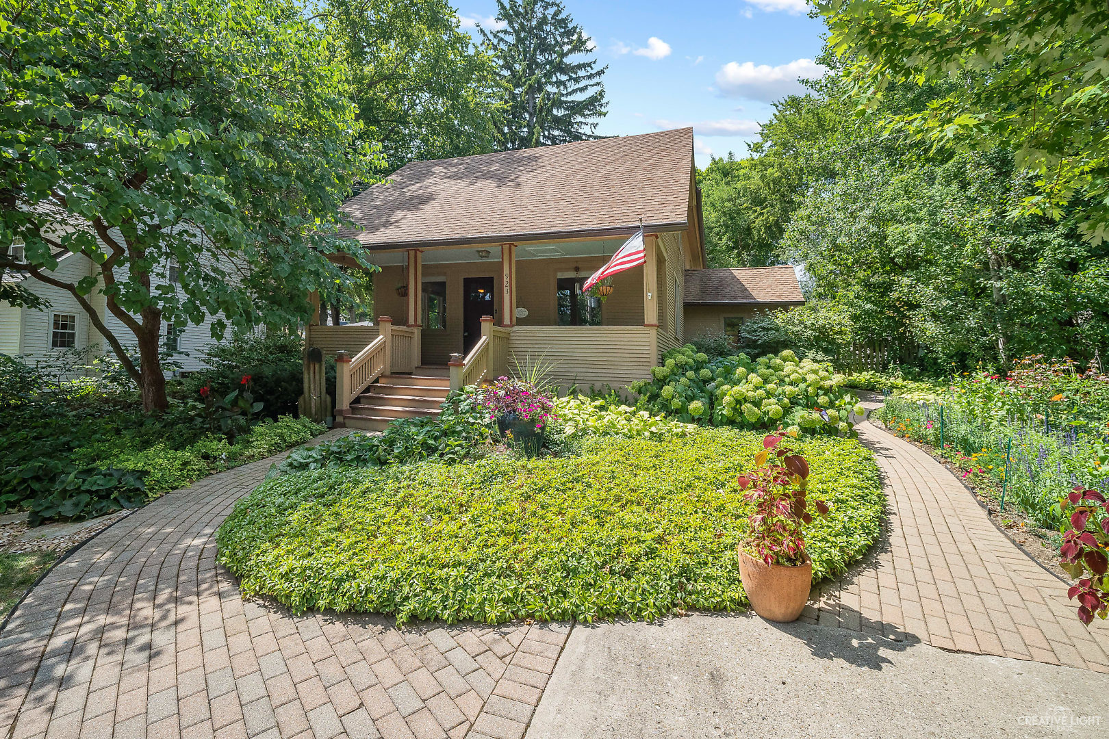 923 Ash Street St. Charles, IL 60174 - Photo 1 of 28