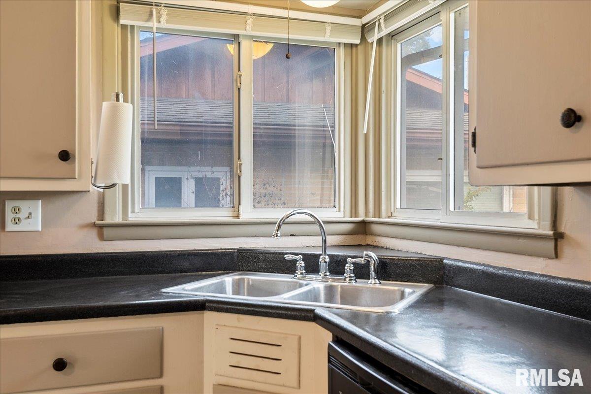 1813 East Pickett Street Springfield, IL 62703 - Photo 13 of 27
